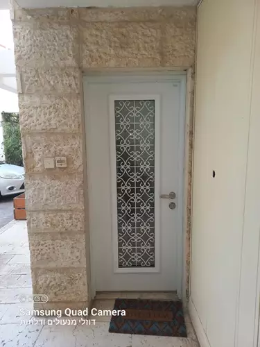 התקנת דלת והחלפת מנעול 2